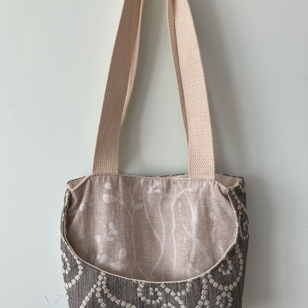 Cloth ladies bag new without tags.